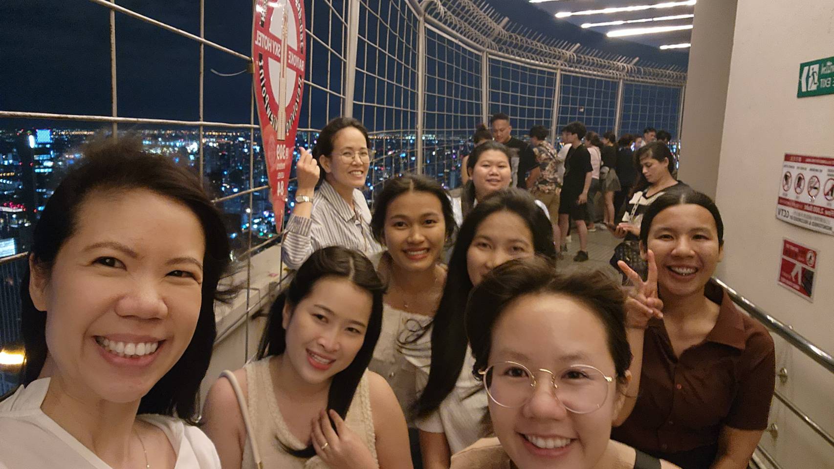 ภาพกิจกรรมร่วมกันในบรรยากาศยามค่ำคืน