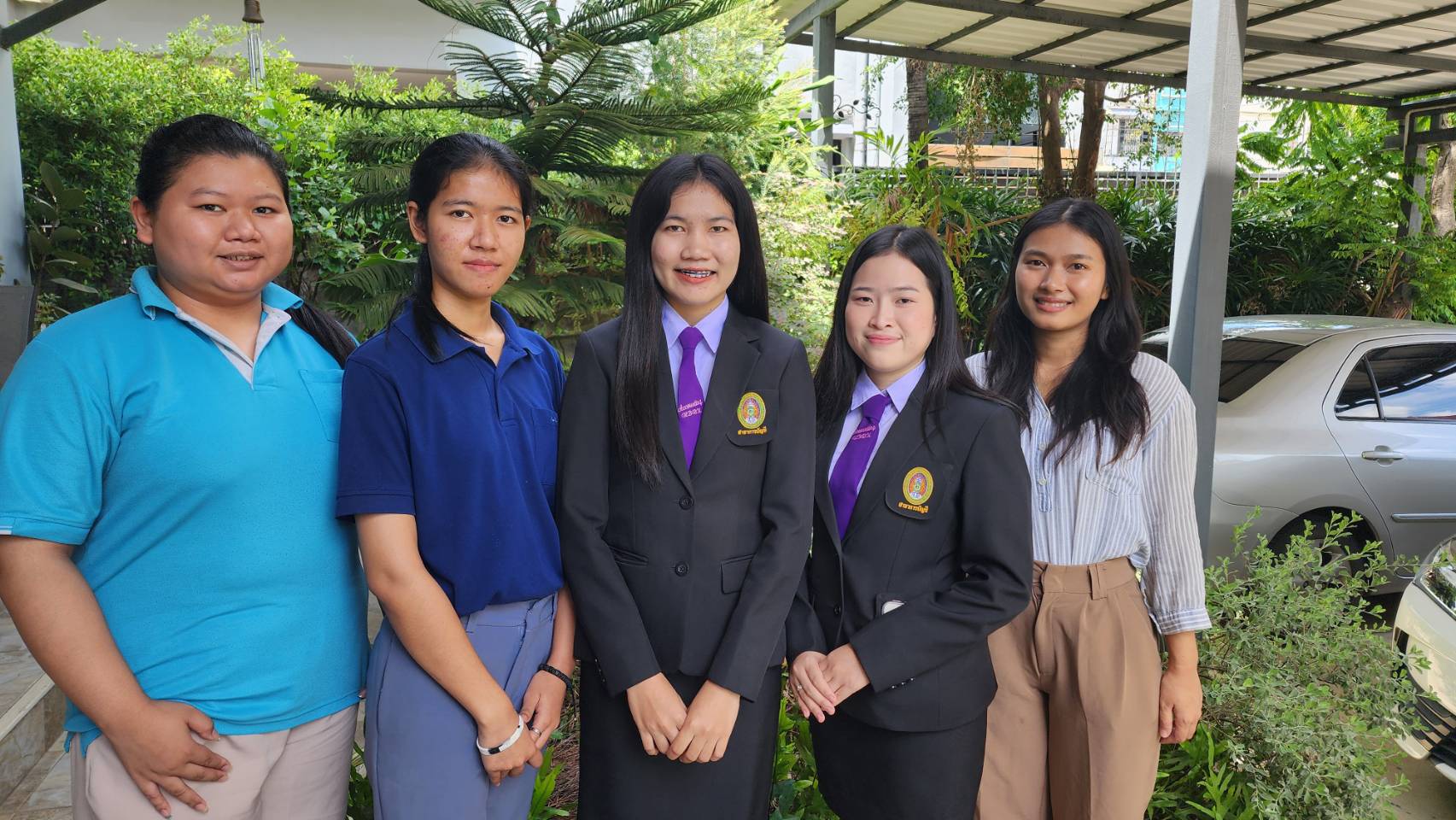 ภาพหมู่ผู้ร่วมงานในช่วงที่ผ่านมาในบรรยากาศกลางแจ้ง